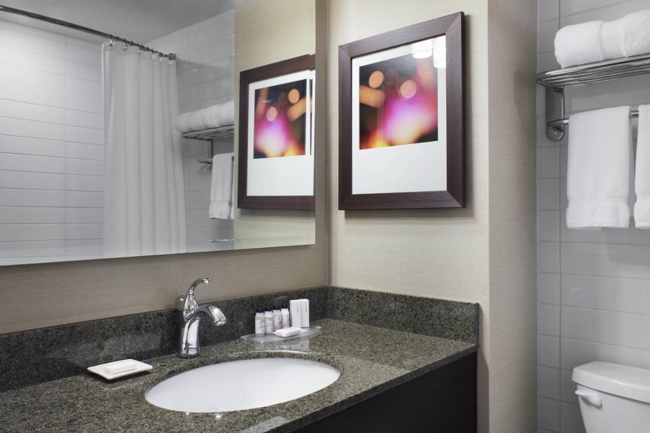 Delta Hotels by Marriott Beausejour Moncton Exteriör bild