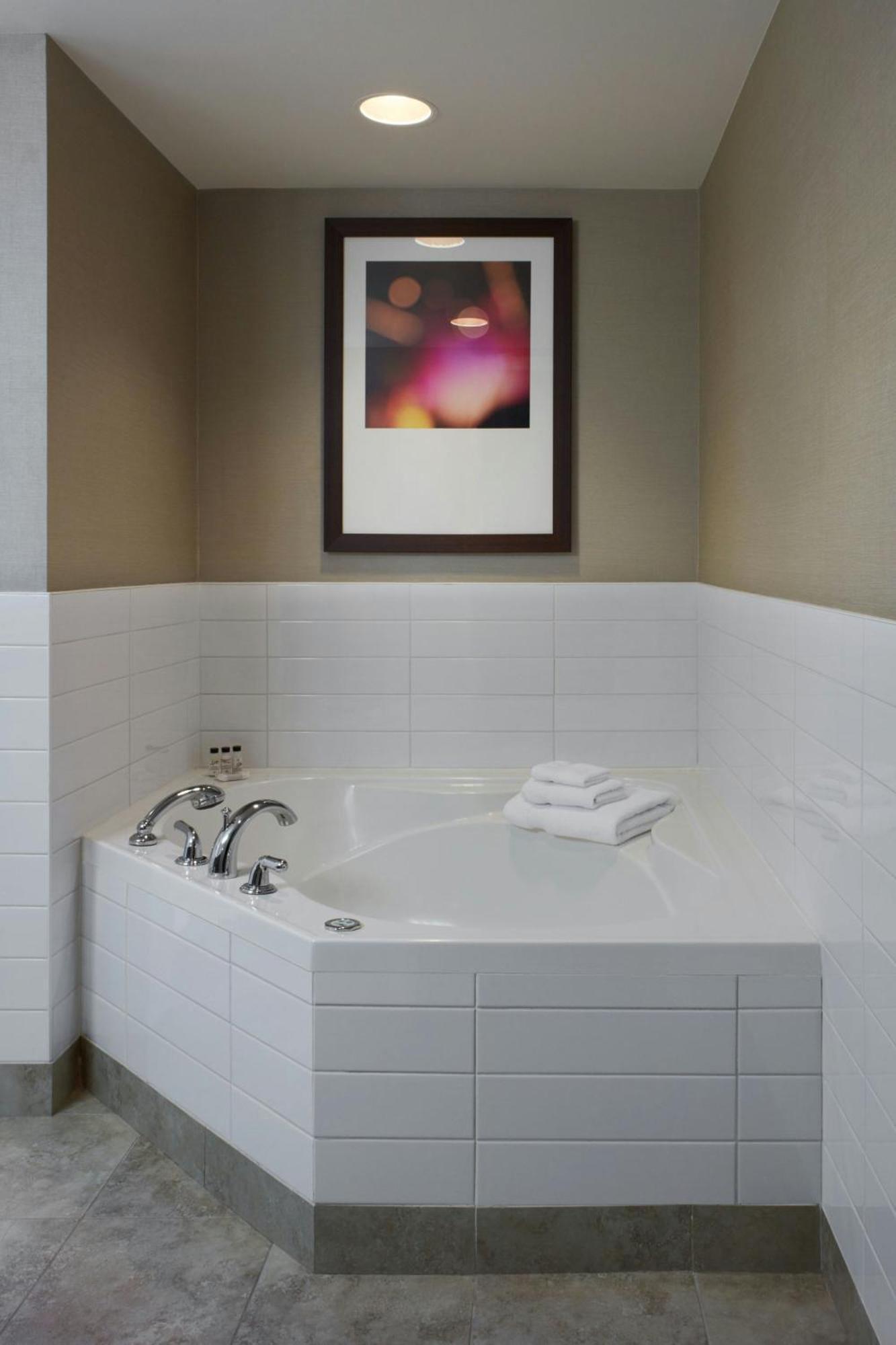 Delta Hotels by Marriott Beausejour Moncton Exteriör bild